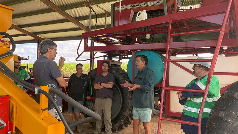 Sharing project experiences and grower perspectives during a farm visit. Credit: Carola Bradshaw  