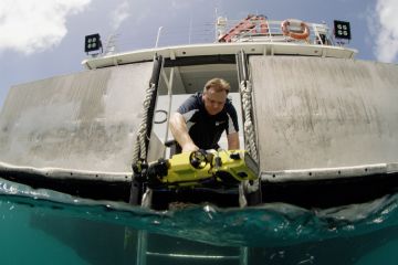 Australia unveils starfish-killing robot to protect Barrier Reef
