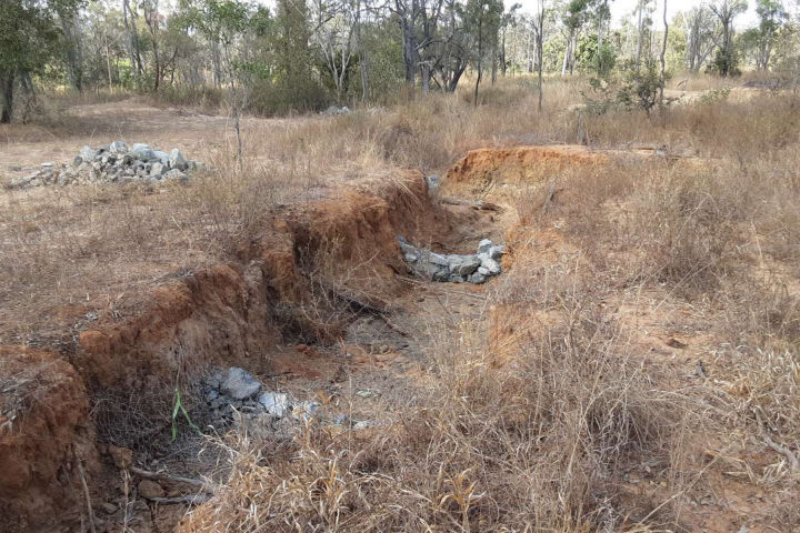 Small rock weirs underpinned the repair in this gully. BEFORE June 2023. Credit: NQ Dry Tropics 