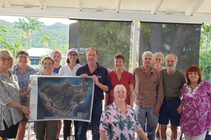 Magnetic Island Reef champions welcome Queensland Chief Scientist 