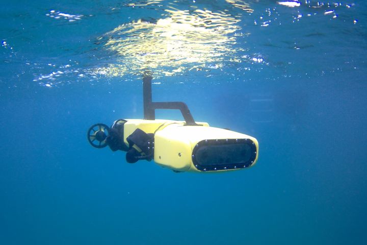 Robot reef protector sees a new way to check Great Barrier Reef health